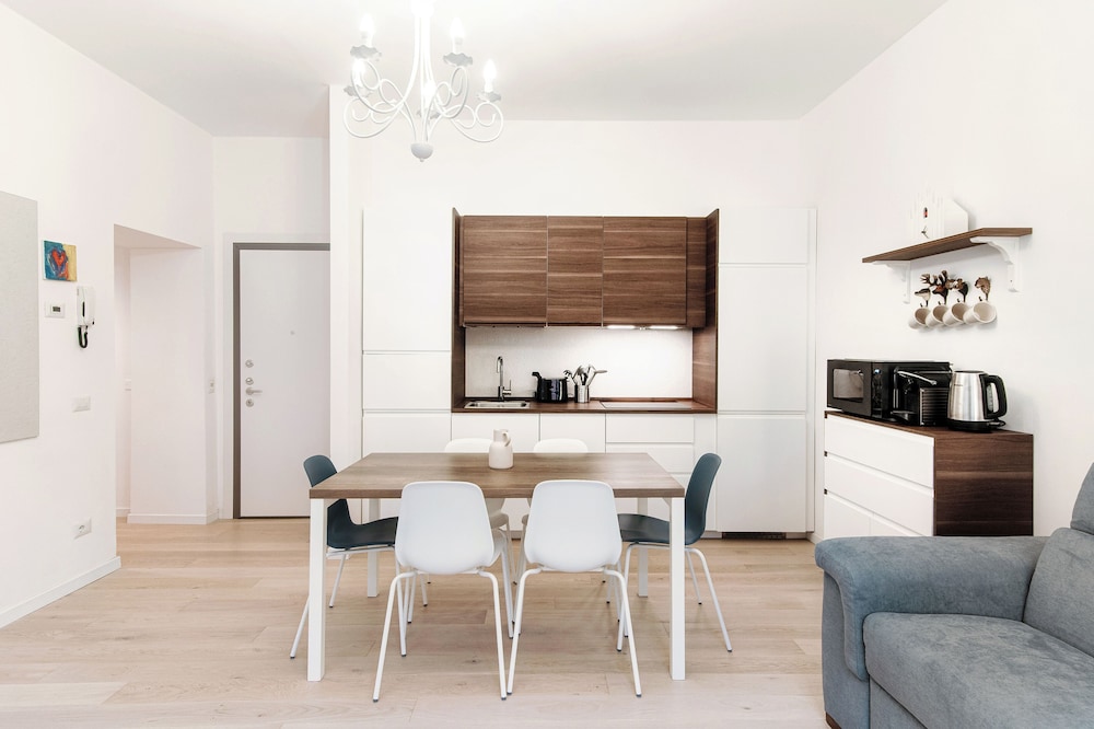 Pleasant Family Apt next to Lake Como