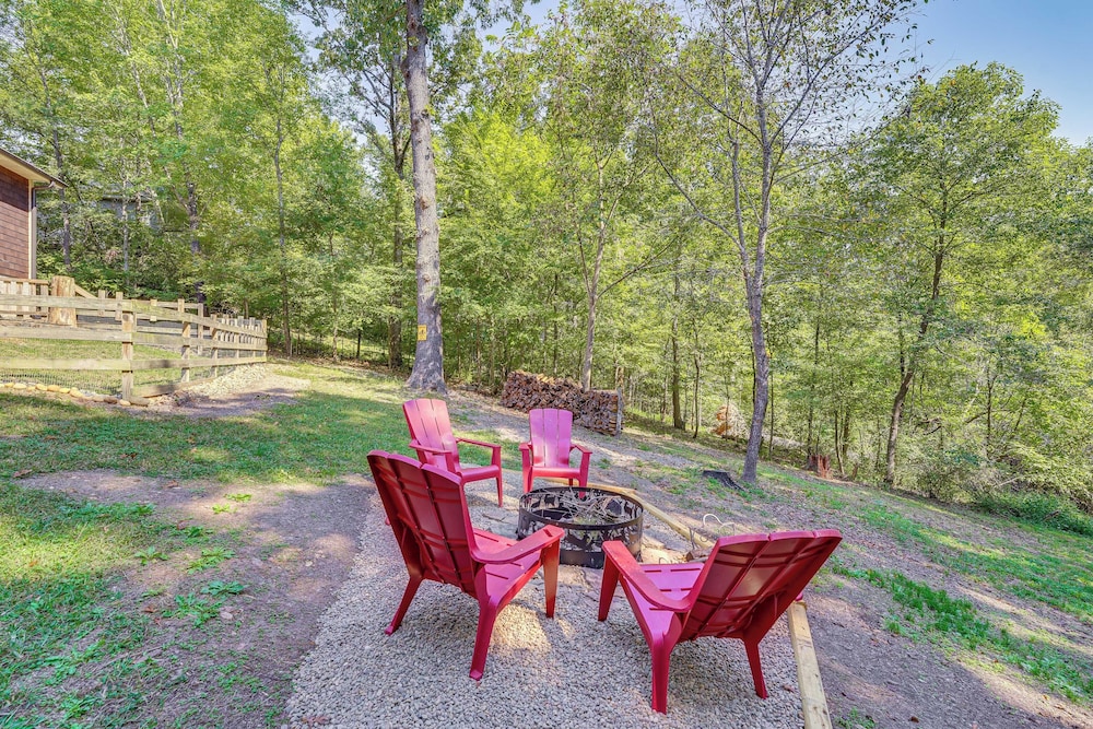 Hot Tub Soaks & Outdoor Fun: Fayetteville Cabin