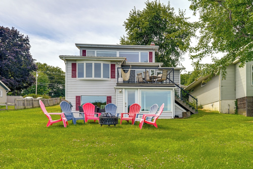 Waterfront Getaway: Lake Champlain Family Retreat!