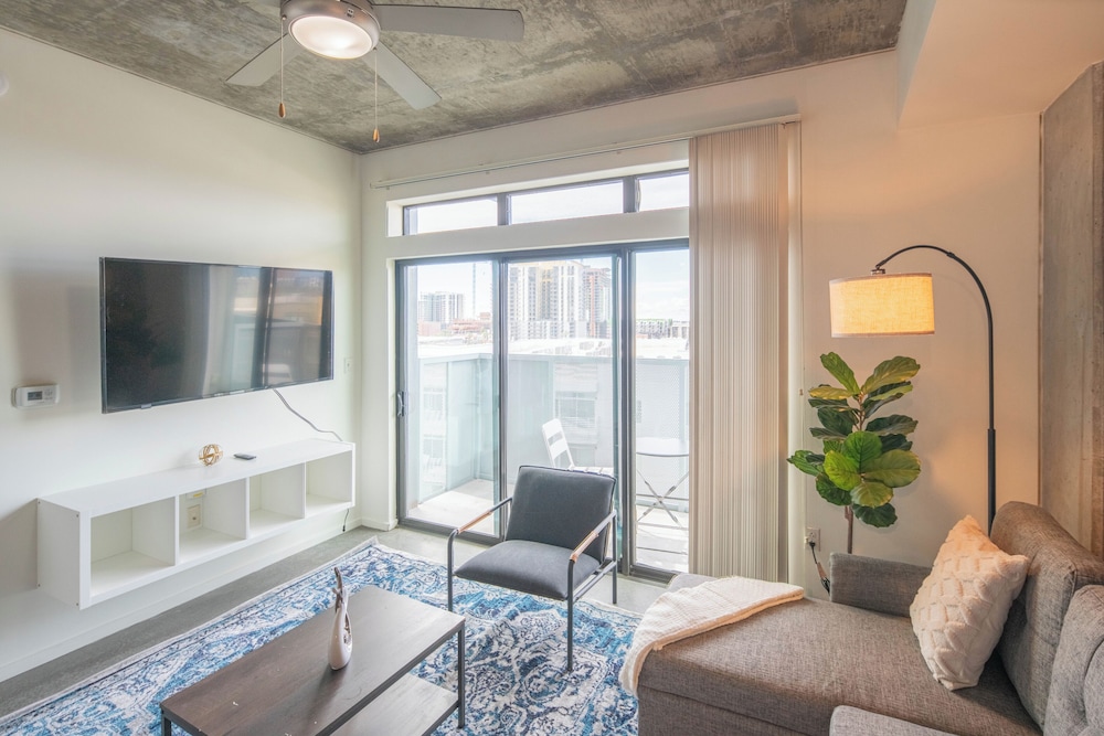ROVE LIVING/KL - Roosevelt Point
