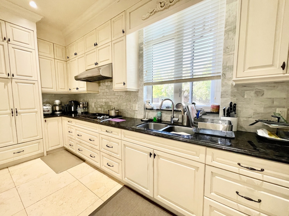 Vancouver Luxury Guest House