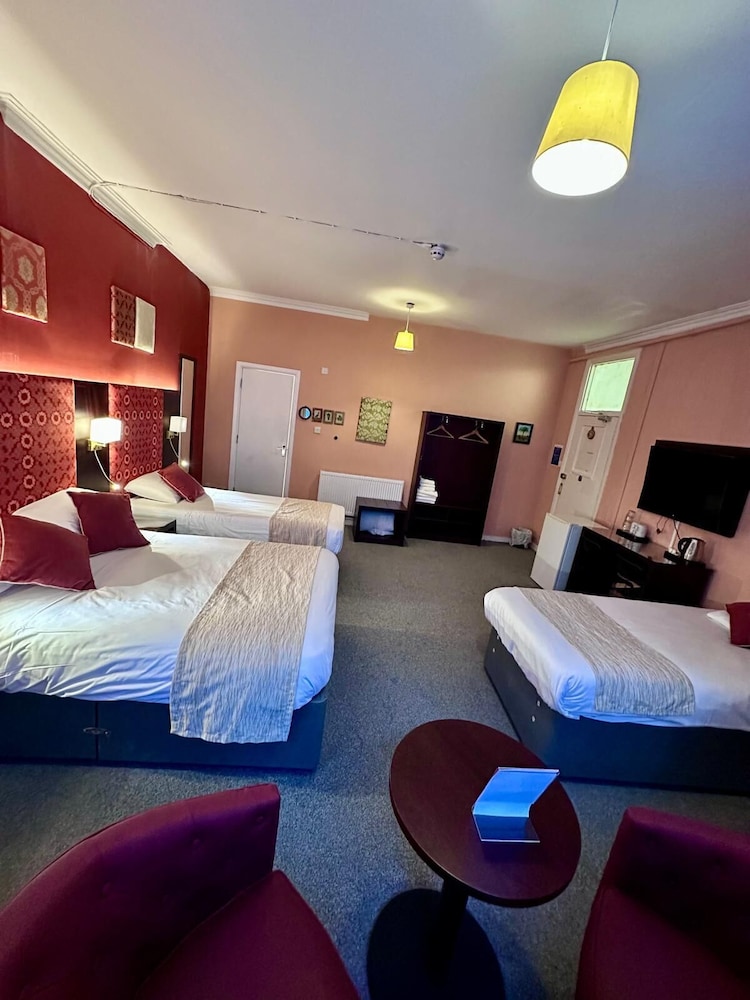 Acacia Hotel