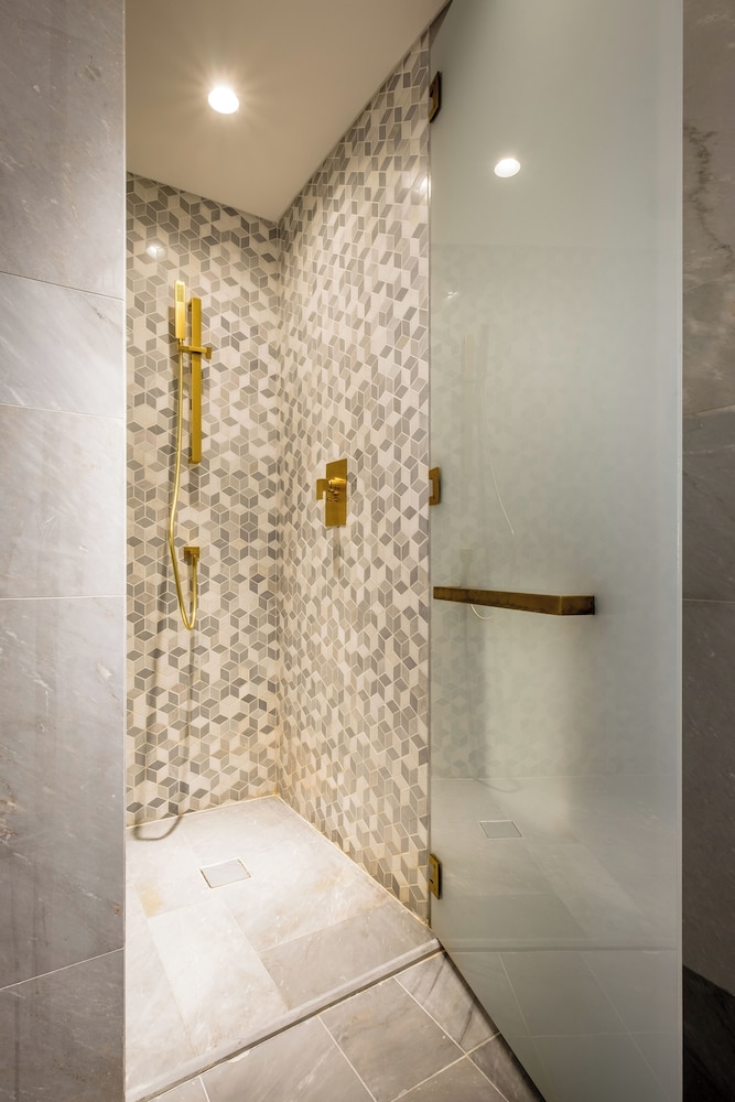 Five Palm Jumeirah Residences -Mint Stay