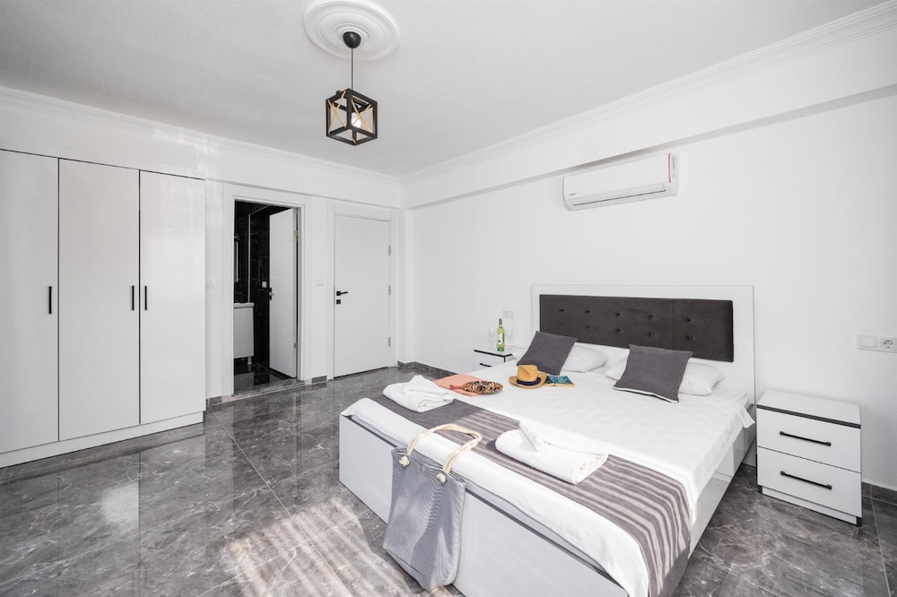 Villa Grand Yasar 4 With 4 Bedrooms and 4 Bathrooms