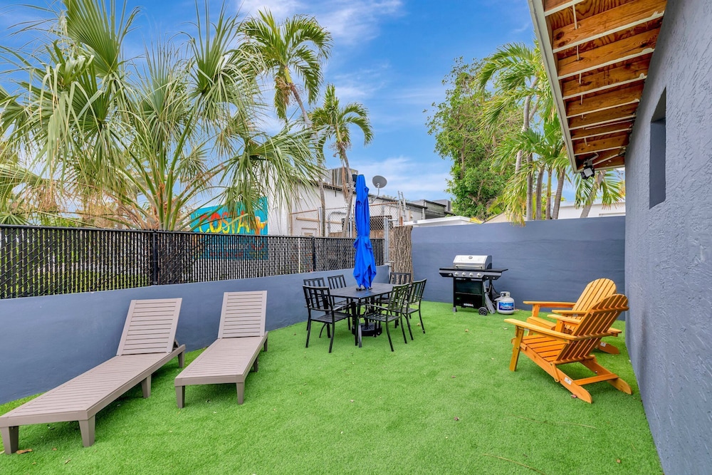 2BR 1BA off Las Olas Steps to Beach
