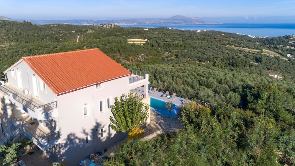 Villa Konstantinos Hilltop Vineyard Escape