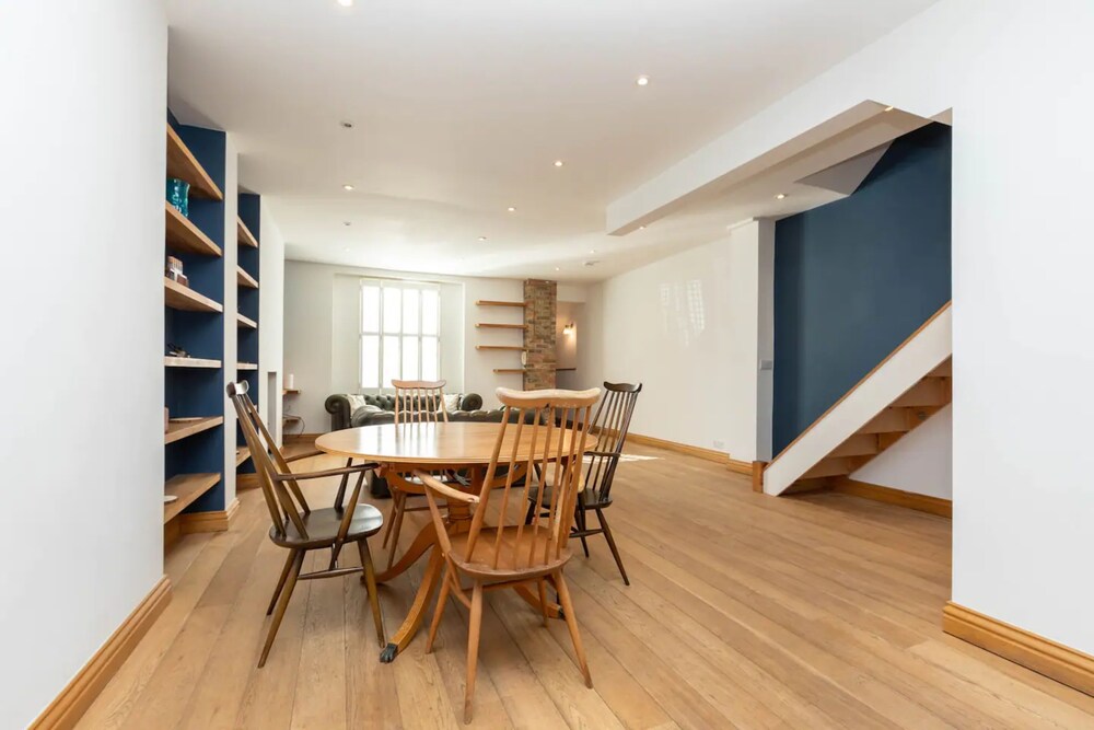 Charming 2 Bedroom House in Angel