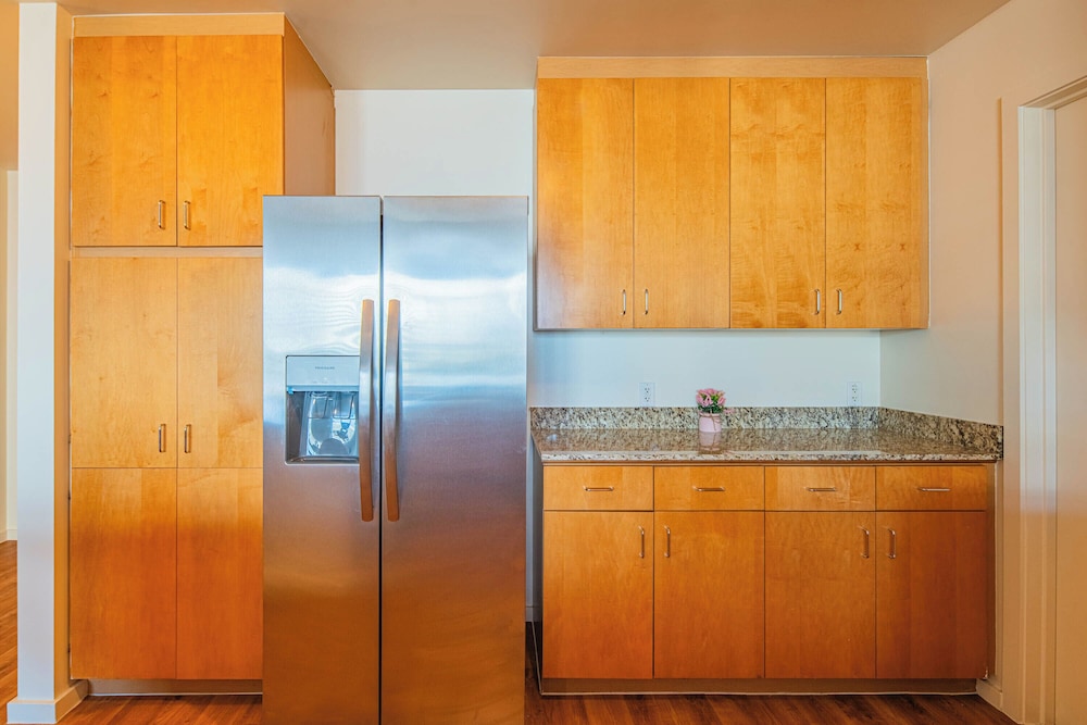 ROVE LIVING/KL - 44 Monroe
