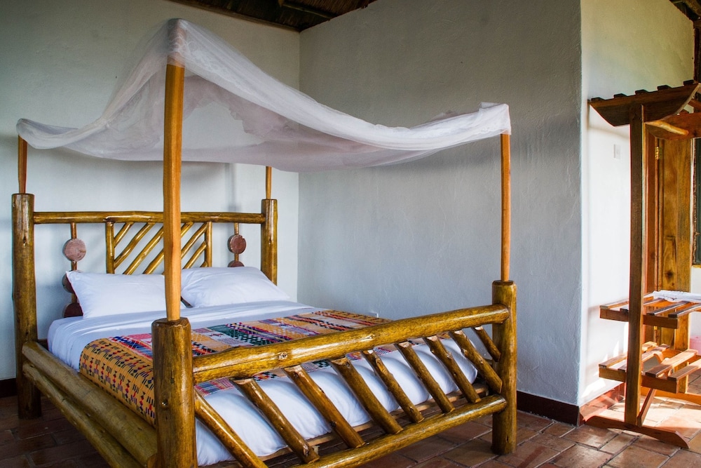 Queen Elizabeth Park View Tourist Lodge