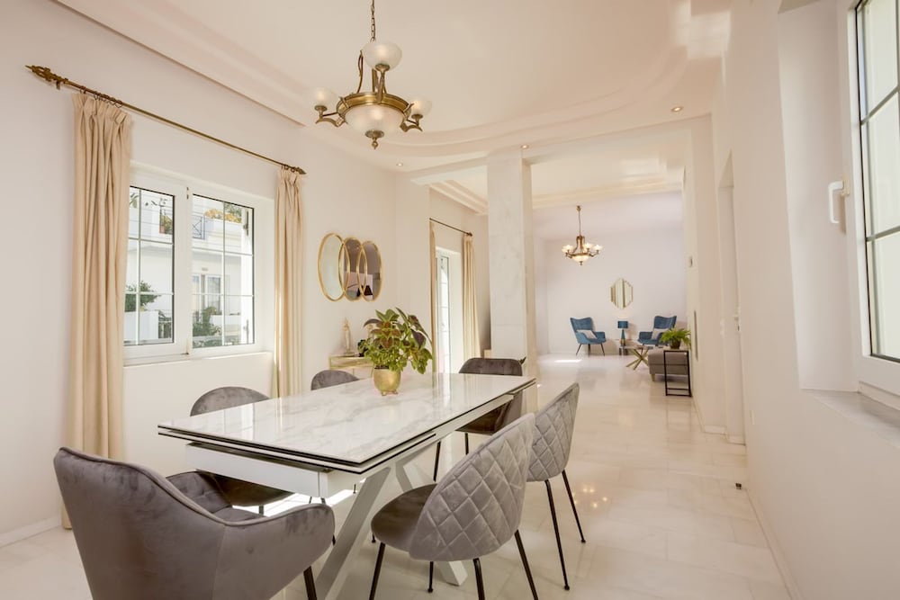 The White Marble Luxury City Apt