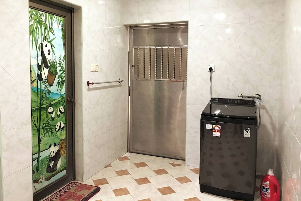Cozy Johor Bahru Home With Family Room and Unblock Balcony View