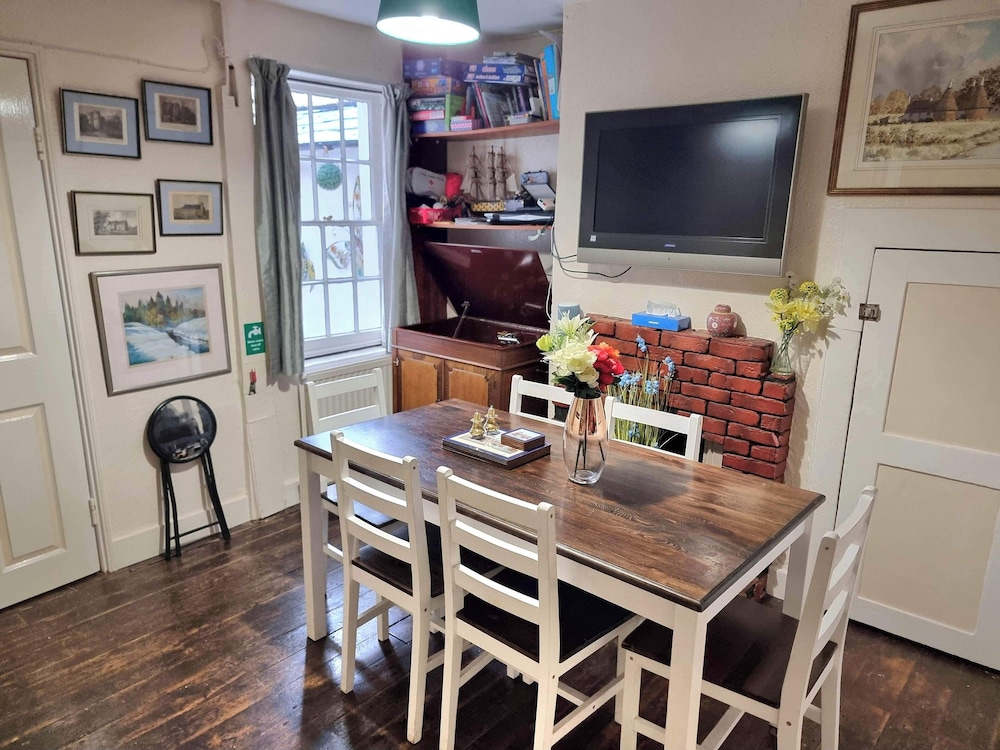 Canterbury - Sleeps 7 - Pet-friendly With Garden