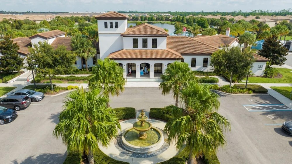 Amazing 5BR Private Pool Lakeview Near Disney