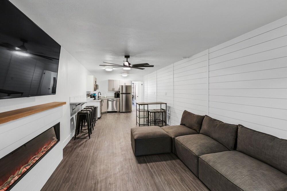 Beaver Vacations - Beautiful Ski-in/ski-out Condo Located On The Eagle Point Resort! 1 Bedroom Condo by RedAwning - Property Image 6