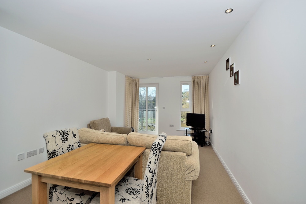 Racecourse Serviced Apartments