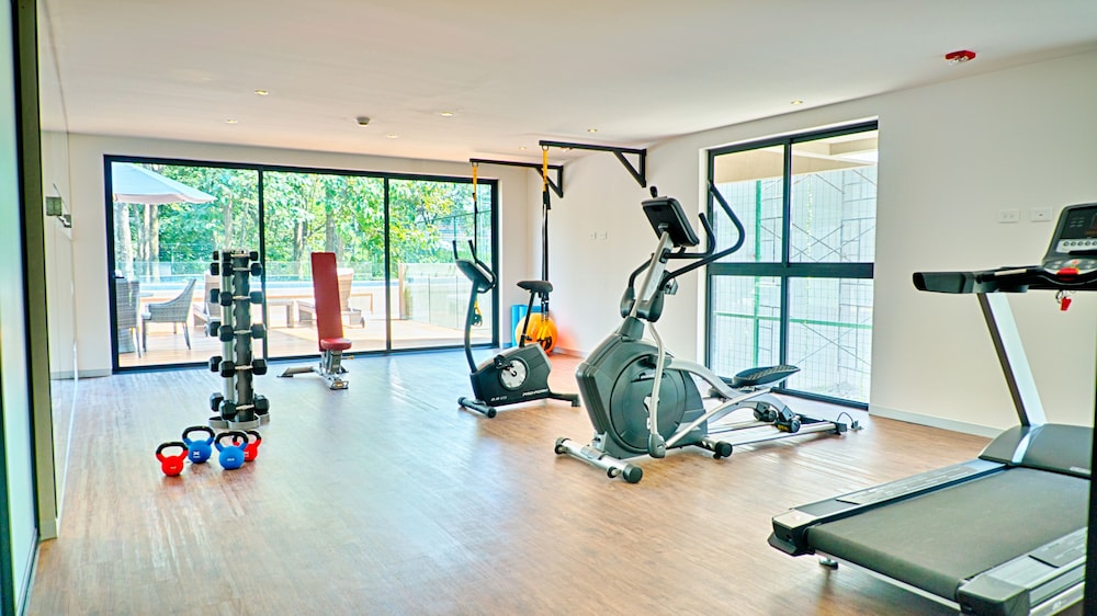 BEE Suites Santa Ana