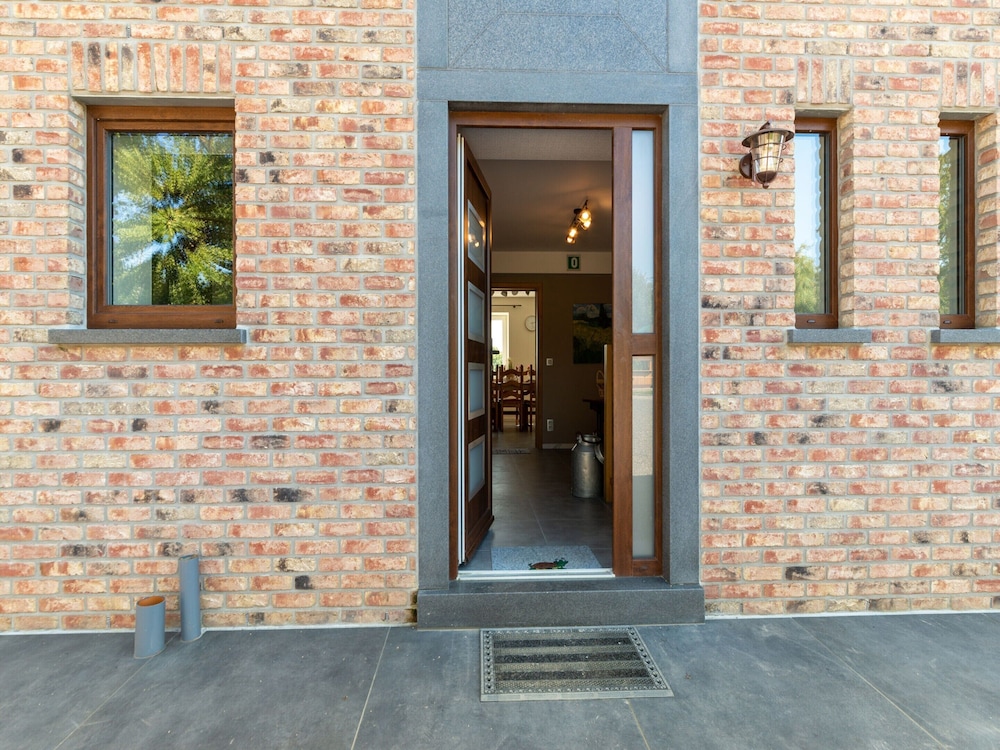 Spacious Getaway Near Spa F1