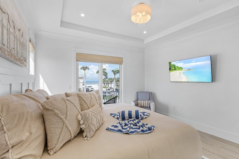 673 White Sands Retreat: Bay Views, Pool, Elevator 5 Bedroom Home