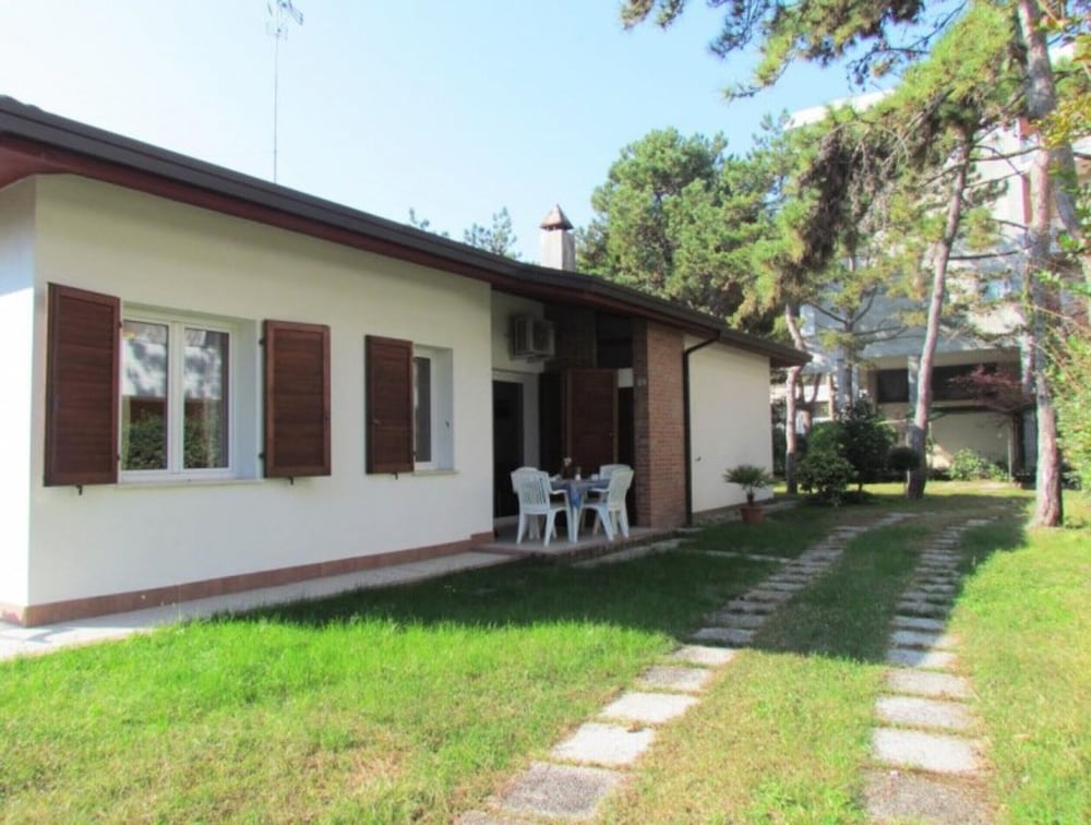Villa With Private Garden Near the Beach and Center