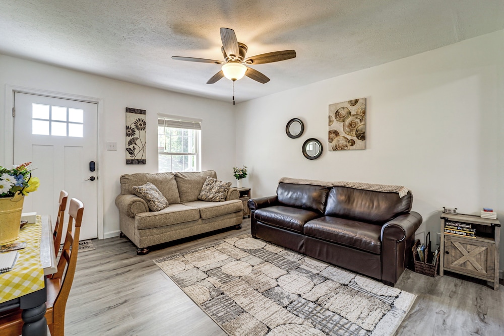 Walk to Main Street! Family Home in Williamstown