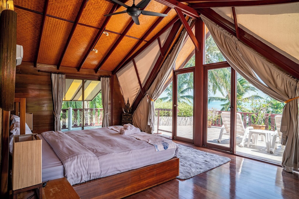 Tropical Beachfront 4 Bdr Villa - KBR24 view 4
