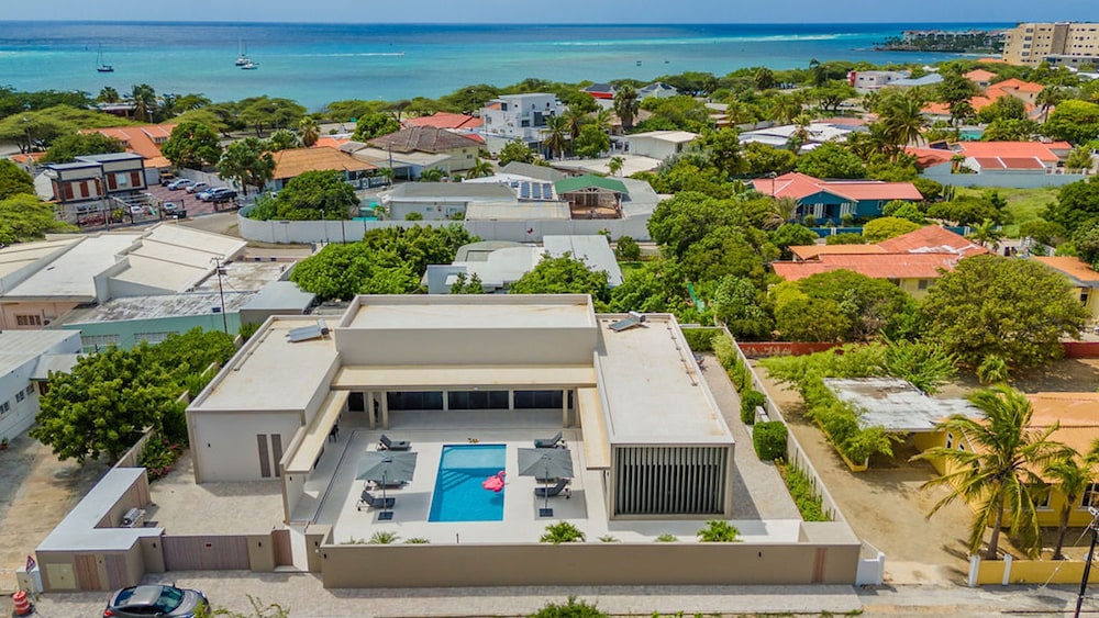 New Designer Villa King Beds Pool Near Beach