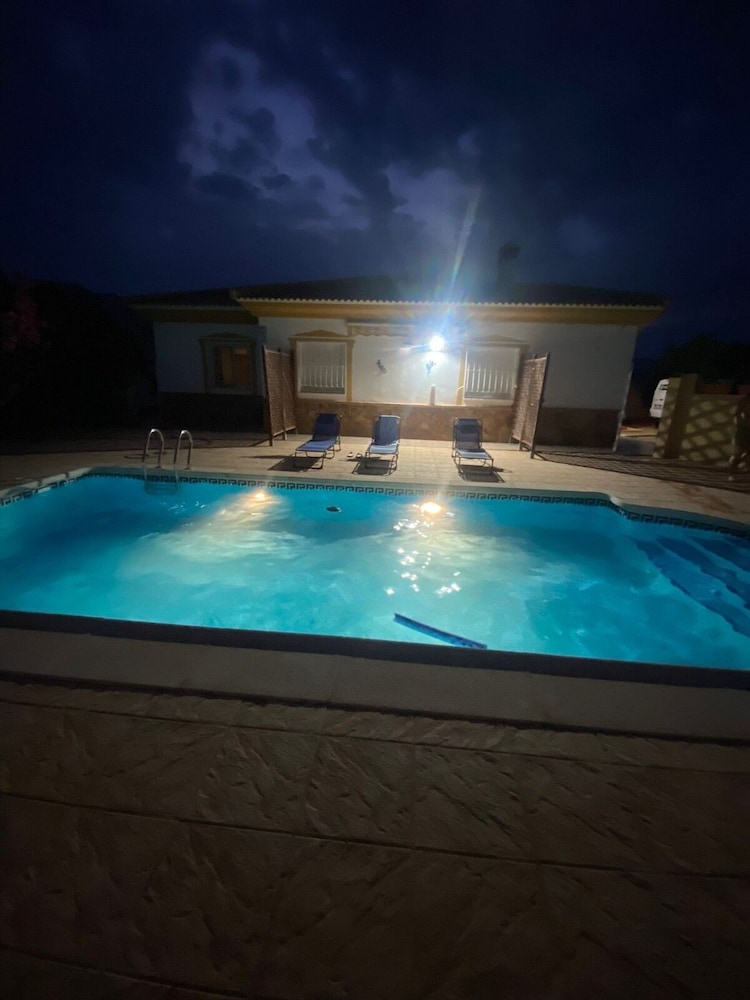 Casa Bueno Sunset Villa - Sleeps 7, Pool & Aircon