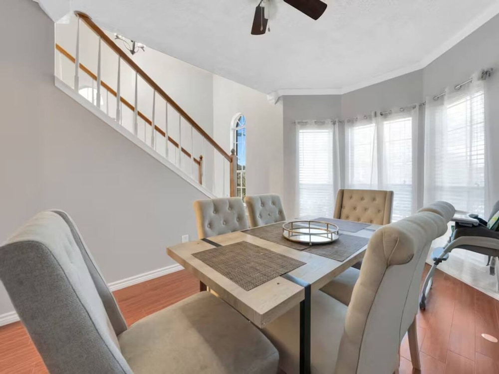 Frisco Castle 3BR Garage Parking Gated Backyard