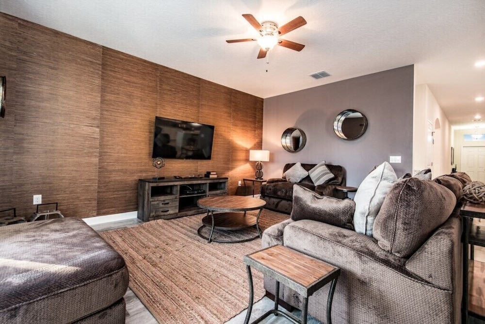 6 Bdrm 5 Bath Golf Resort view 2