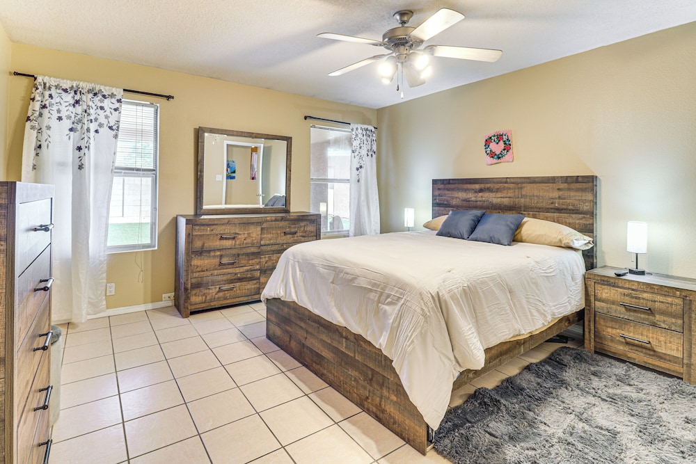 4 Mi to Old Town: Pet-friendly Home w/ Fenced Yard