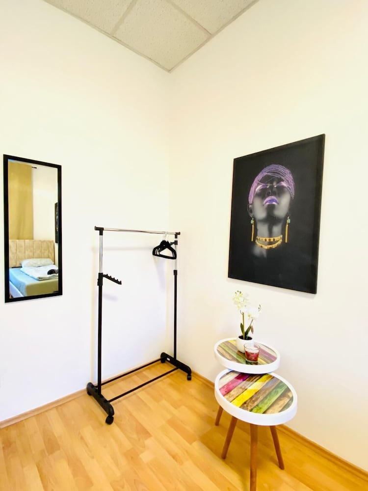 5 Bedroom Apartment near Schonbrunn