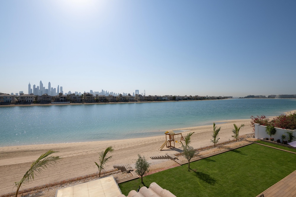 Villa on Beach w Private Pool The Palm Jumeirah