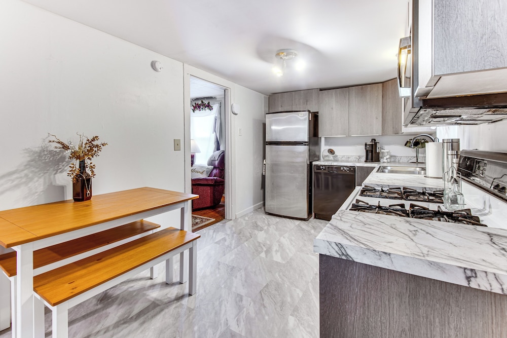 Charming Hillsboro Home < 1 Mi to Downtown! view 5