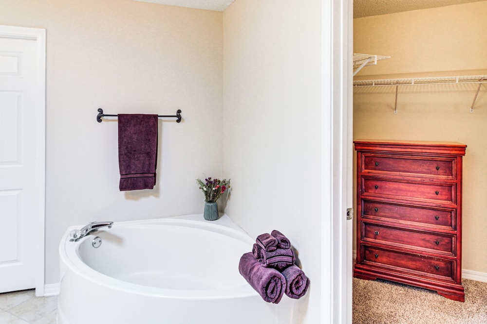 Outdoor Oasis: Group Getaway in Pensacola!