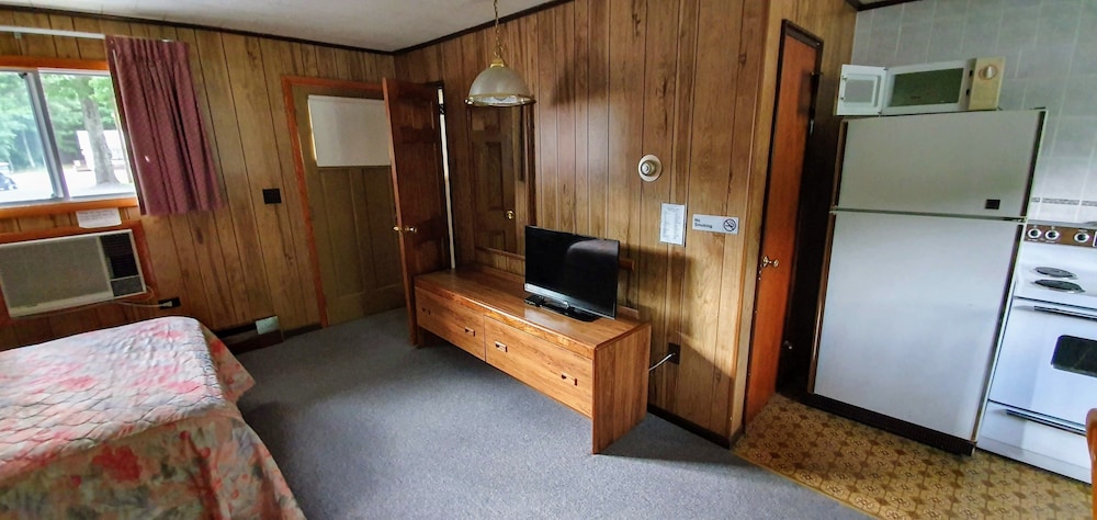Red Ranch Motel