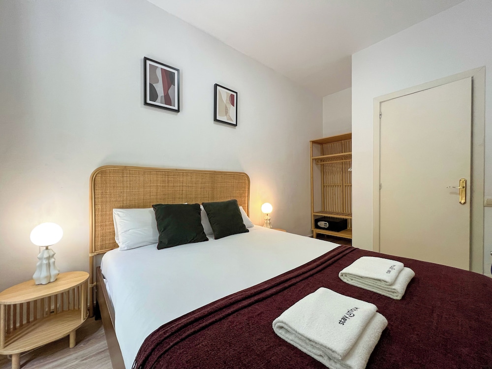 Stay U-nique Apartments Urgell
