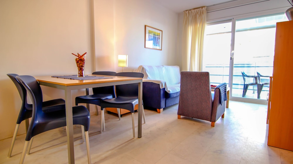 Apartamentos S'abanell Central Park