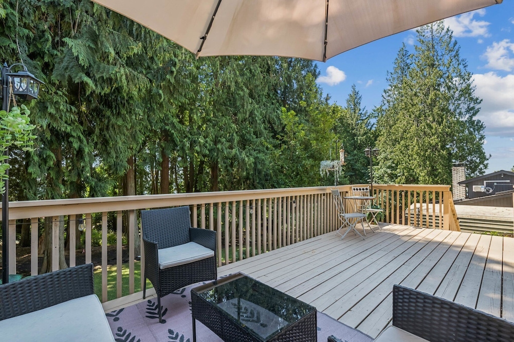 Modern Forest Escape Near Hikes & Lake 6 Bedroom Home