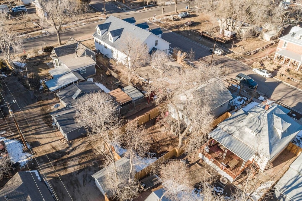 1893 Classic 4 Blocks From Great Dining & Shops view 5