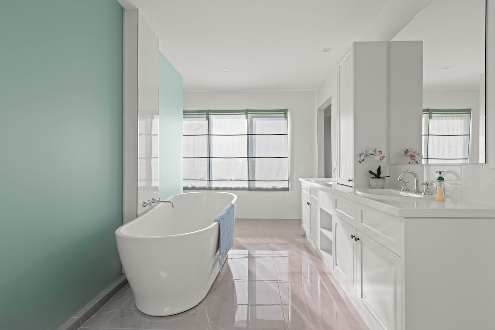 StayAU Contemporary 5BRM Families Home Point Cook