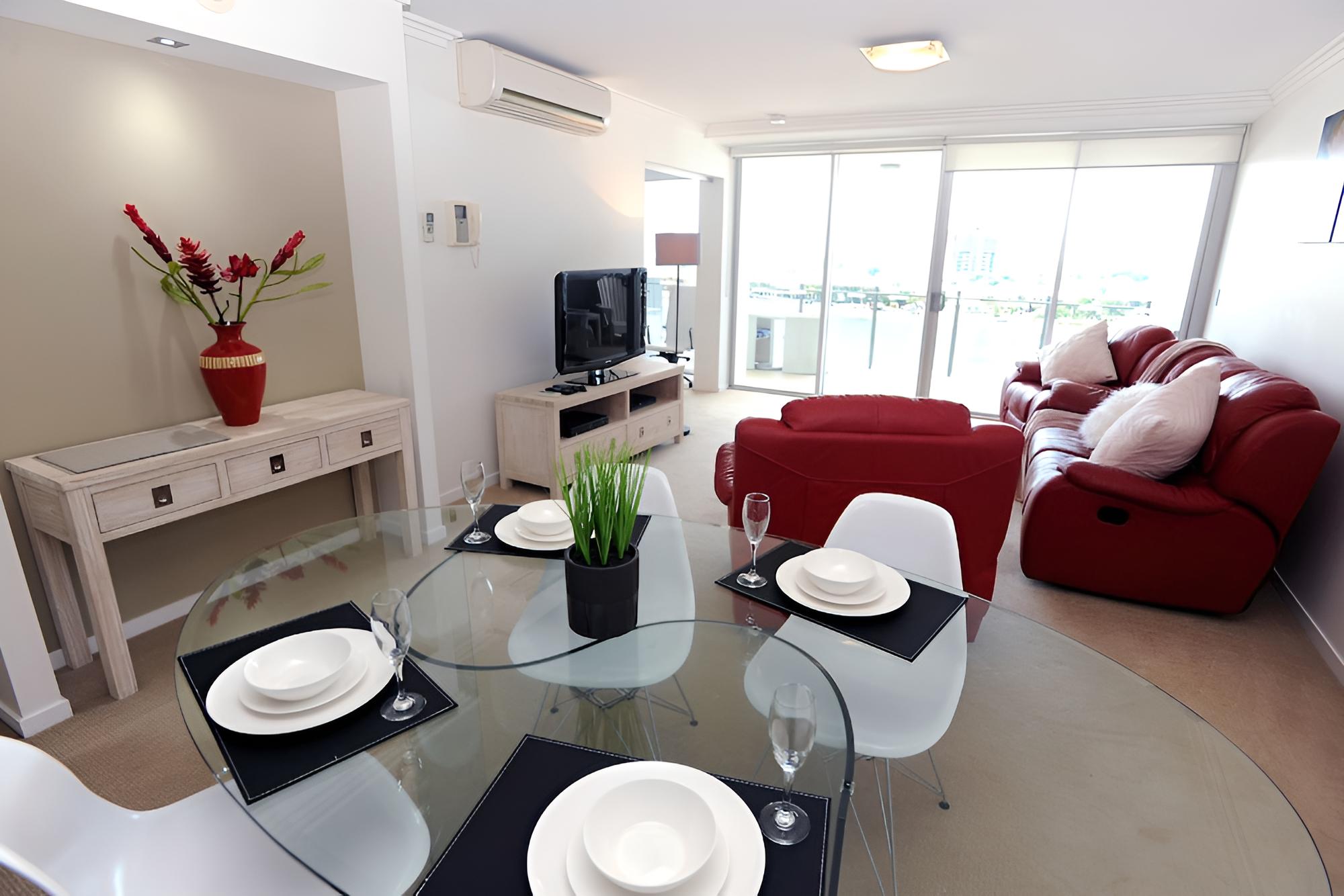 Surfers Paradise Suite with Pool and Spa