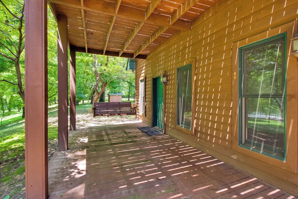 Dock Access: Romantic River Retreat in Gassville