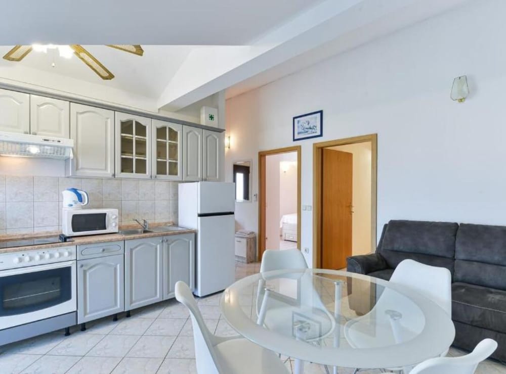 Apartments Franica With Heated Pool and Hot-tub