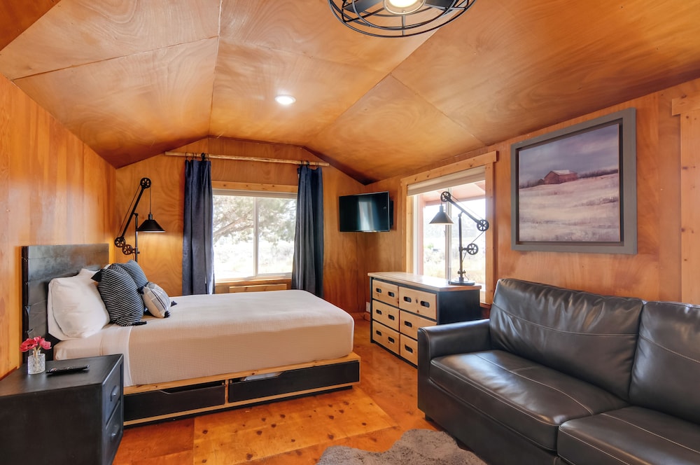 Pet-friendly Apple Valley Getaway w/ Fire Pit! view 5