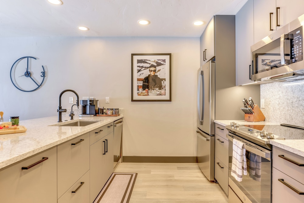 Between Beaver Creek & Vail: Modern Condo w/ View!