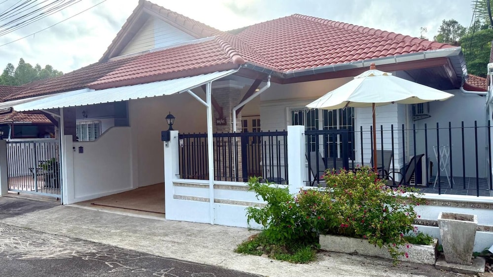 Valley 41 - 2 bdr Private Villa Near Phuket Town