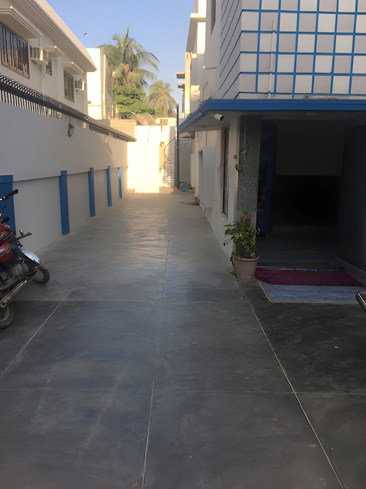 Lavish Inn Guest House