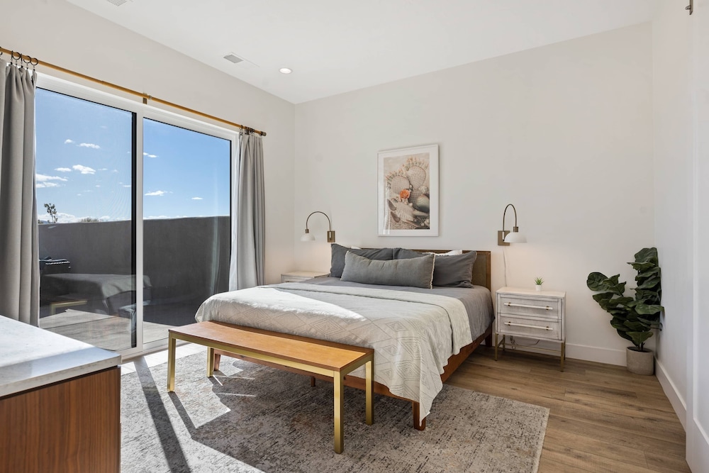 Perfectly On Par 7 Bedroom Home view 3
