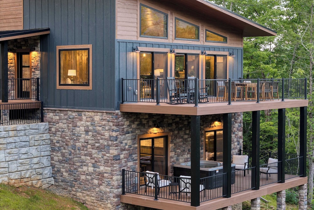 Luxe Cabin w/ Hot Tub, Views & Game Room Sleeps 10 Do Good Holler by Avantstay