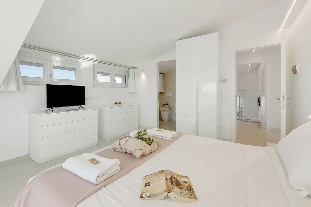 Villa Chimera White With Panoramic Pool